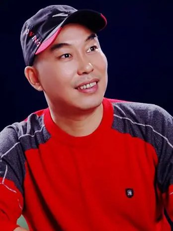 周洪年